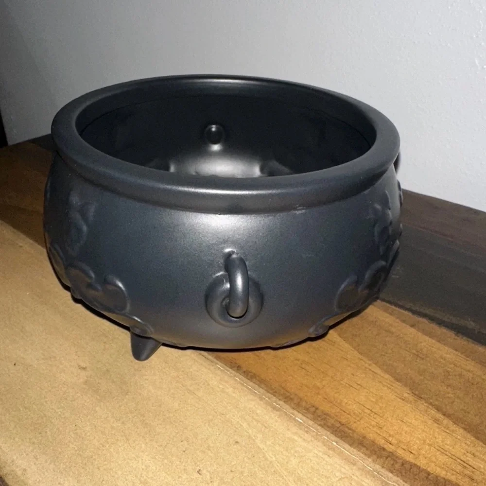 Bath and Body Works Halloween Bat Body Care Holder Cauldron Pedestal
